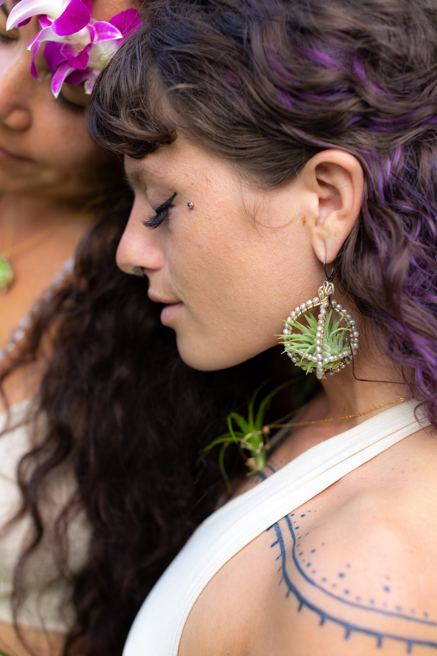 Air Plant Pearl Embroidered Orb Carriage Earrings